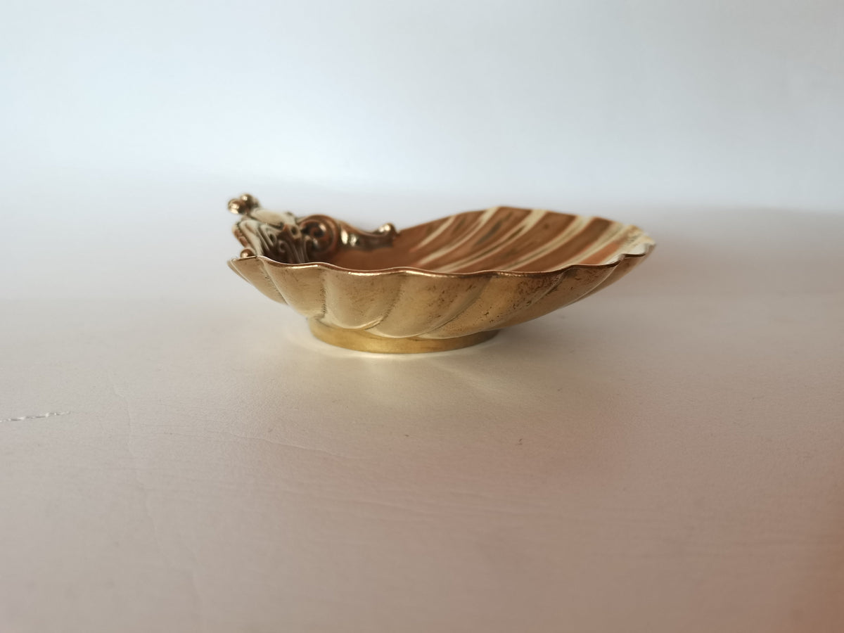 Conchiglia battesimale in ottone lucido – 15 x 13 cm
