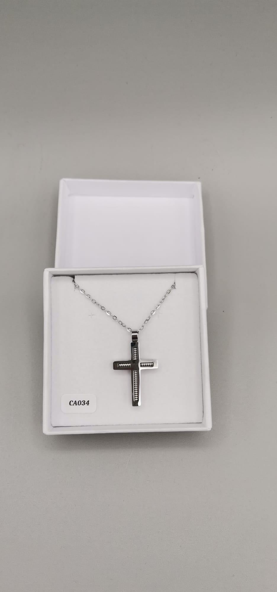 Collana con croce in acciaio inox e catenina
