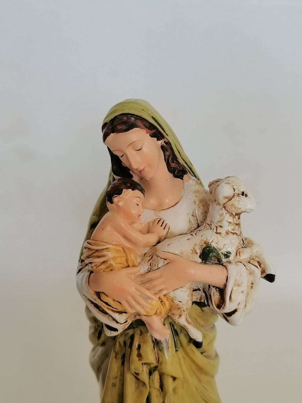 Statue Madonna Hirtin aus handbemaltem Kunstharz – 15 cm