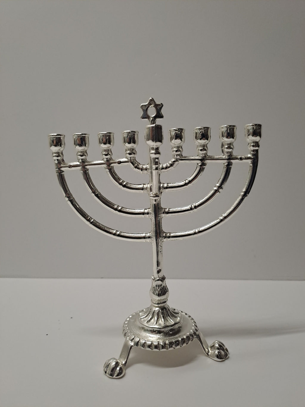 Chanukkiah in ottone argentato a nove bracci – 14 x 18 cm