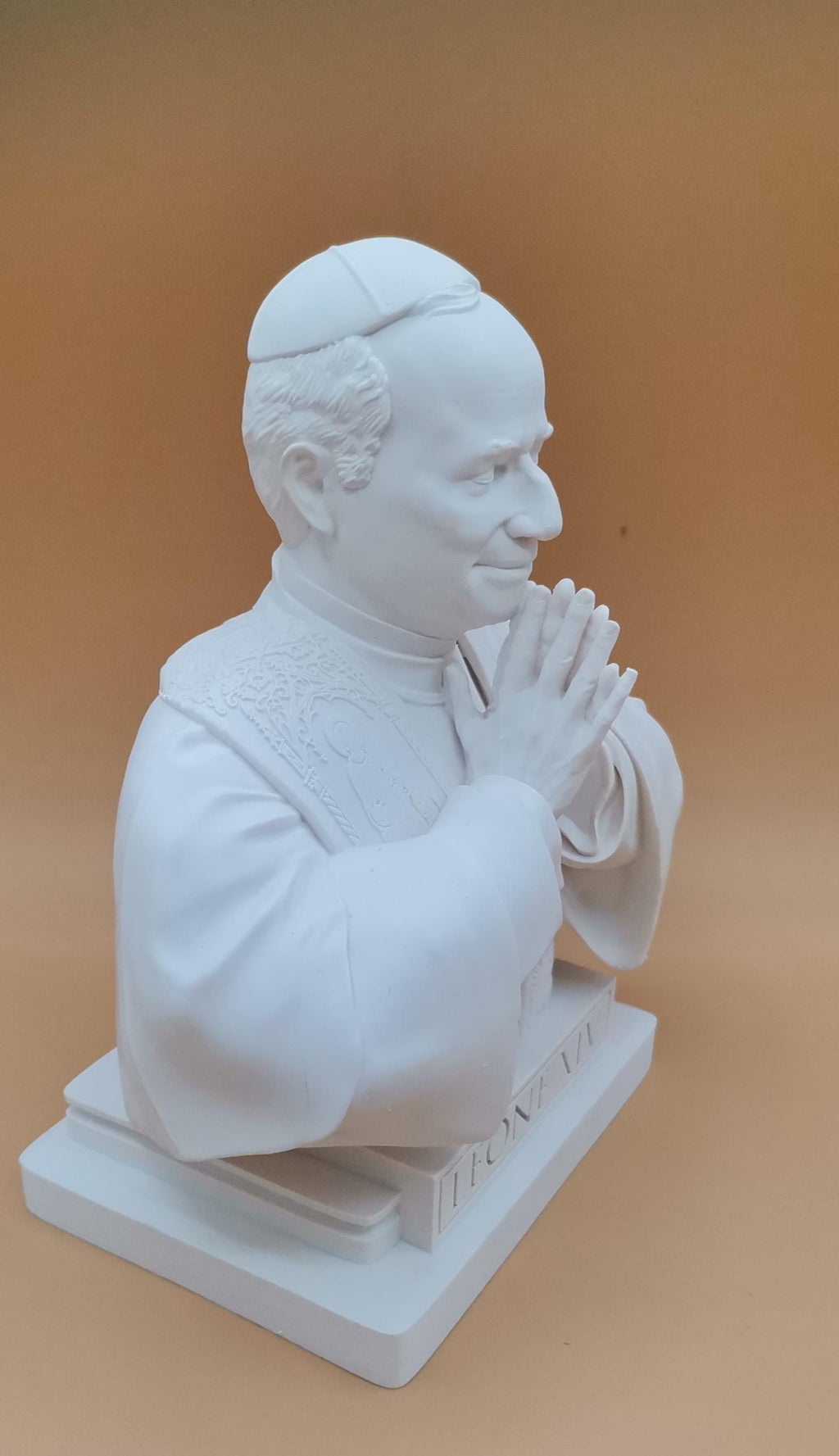 Busto Papa Leone XIV in Preghiera 20 cm – Statua in Resina