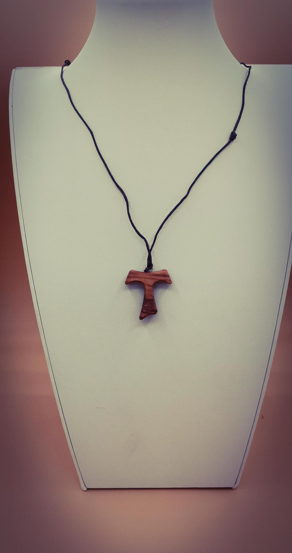 Tau franciscain en bois d'olivier avec cordon marron – 4x3 cm