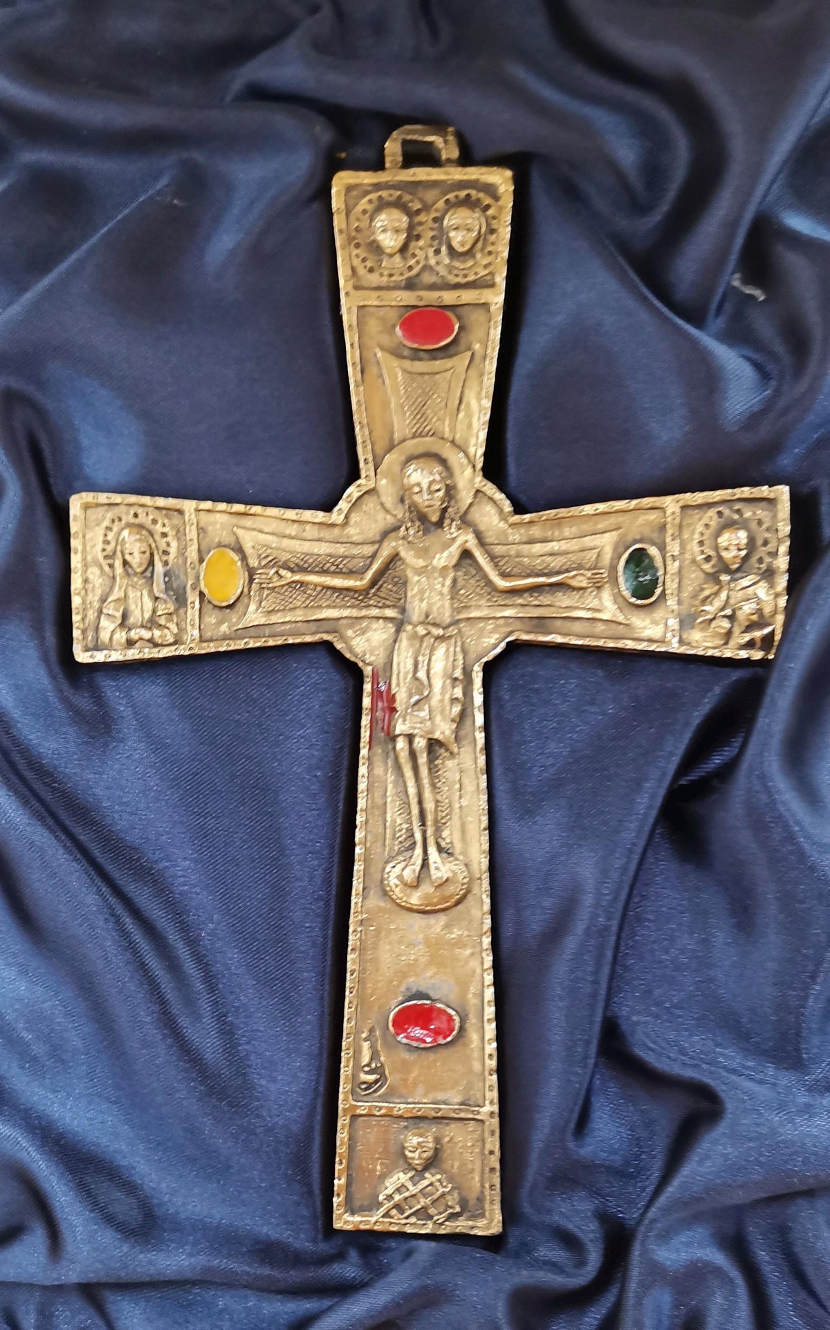 Croce religiosa da parete dorata con Agnello Mistico – 10 x 14,5 cm