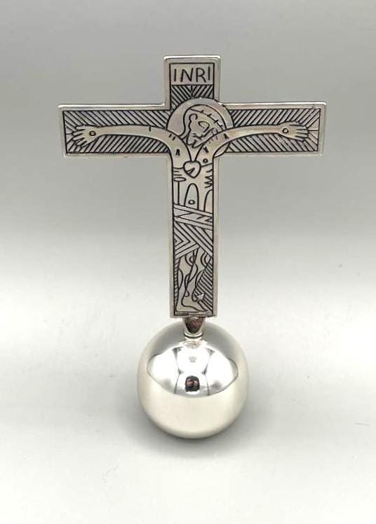 Croce da tavolo con base sferica placcata argento – cod. BDK205PB