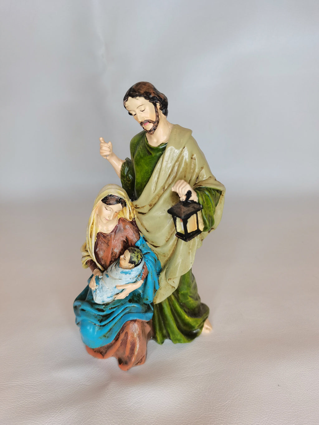 Handbemalte Krippenfigur aus Kunstharz – 15 cm