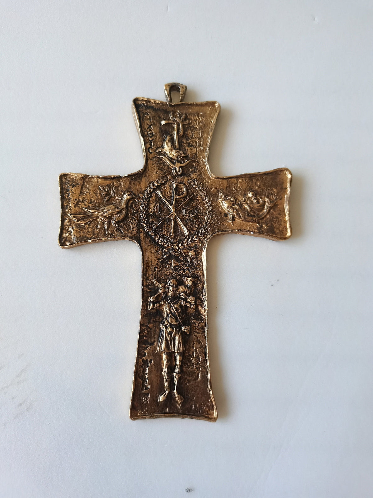Crocifisso Memoria Catacombe Trinità da muro in ottone dorato – 14 x 9 cm