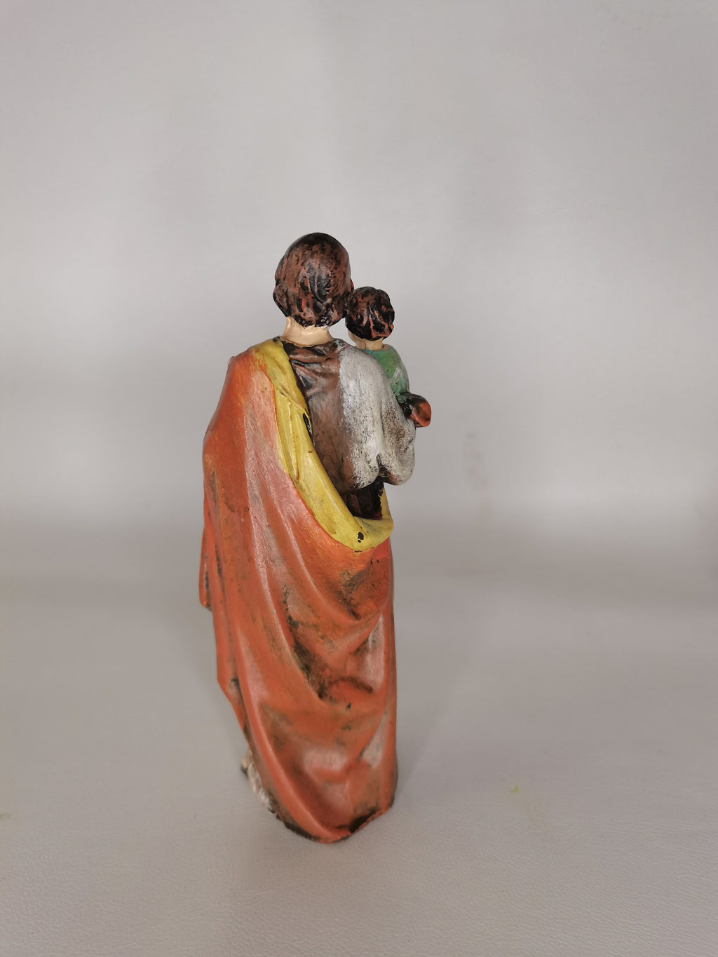 Statue Heiliger Josef mit Jesuskind und Lilie aus bemaltem Kunstharz – 15 cm