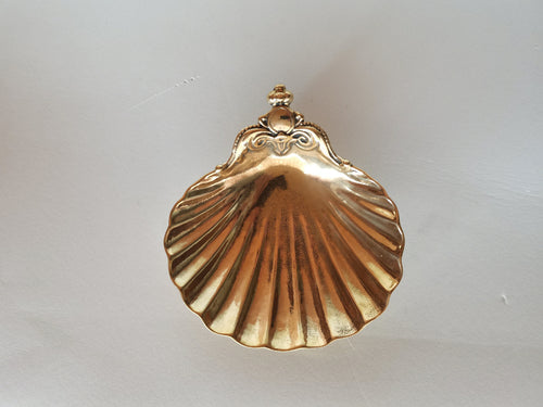Conchiglia battesimale in ottone lucido – 15 x 13 cm