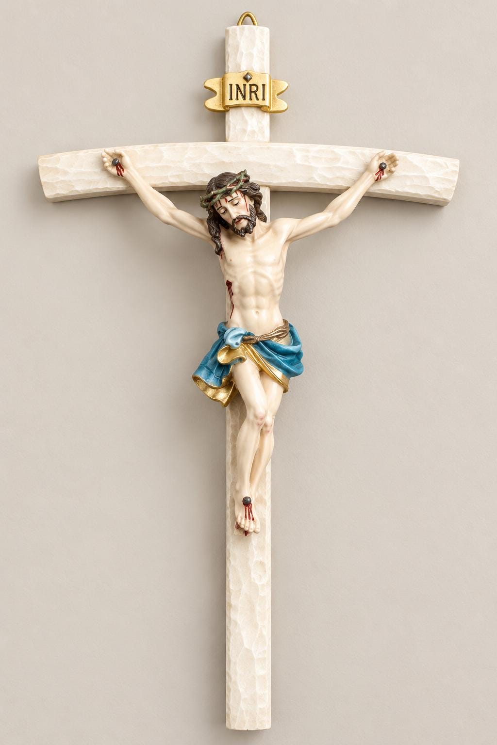 Crocifisso da Parete Artigianale in Legno con Figura di Gesù in Resina