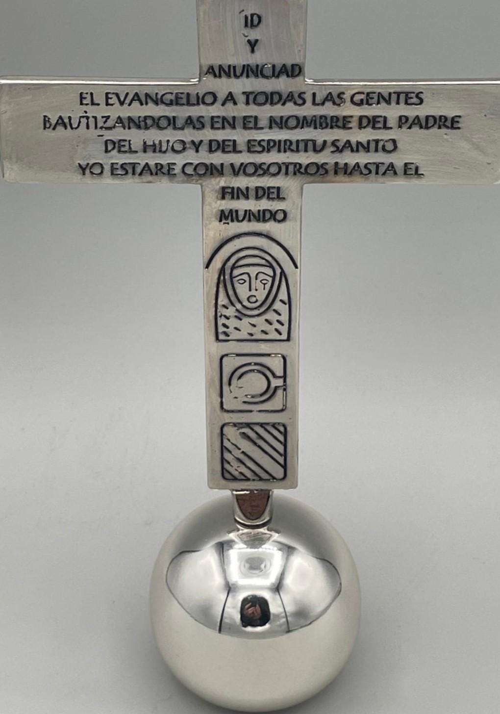 Croce da tavolo con base sferica placcata argento – cod. BDK205PB