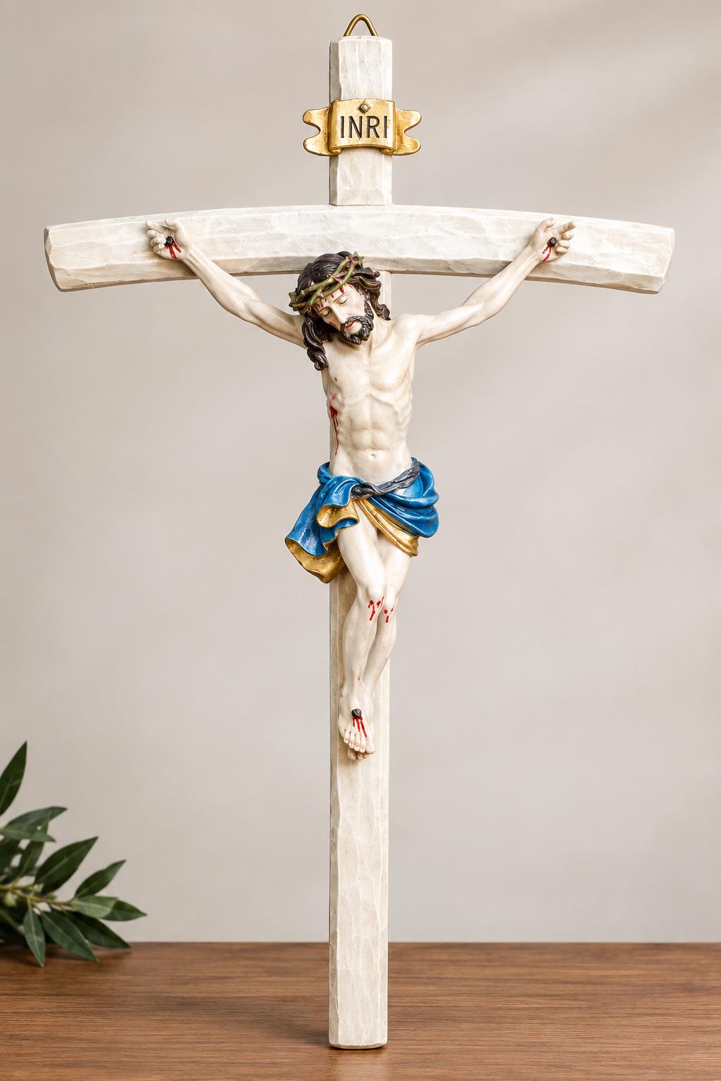 Crocifisso da Parete Artigianale in Legno con Figura di Gesù in Resina