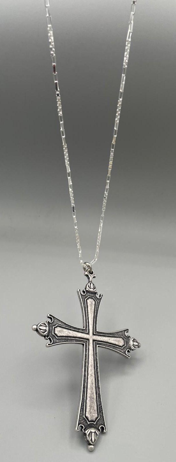 Collana con crocifisso replica Papa Leone, finiture argentate e brunite