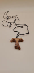 Tau franciscain en bois d'olivier avec cordon marron – 4x3 cm