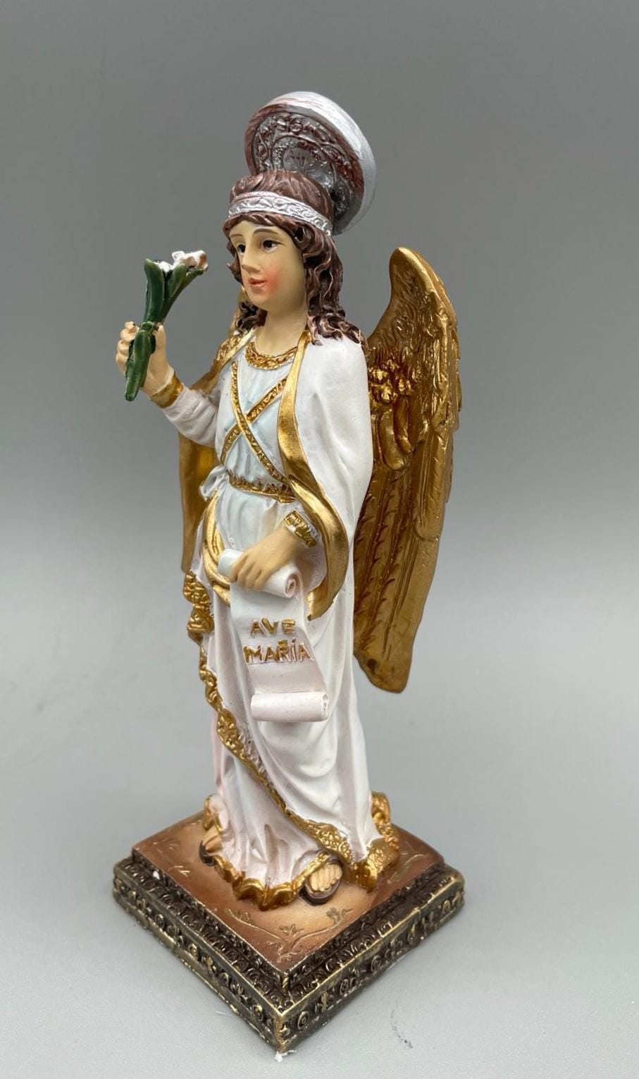 Statue Erzengel Gabriel mit Lilie und Spruchband „Ave Maria“ – 14,5 cm