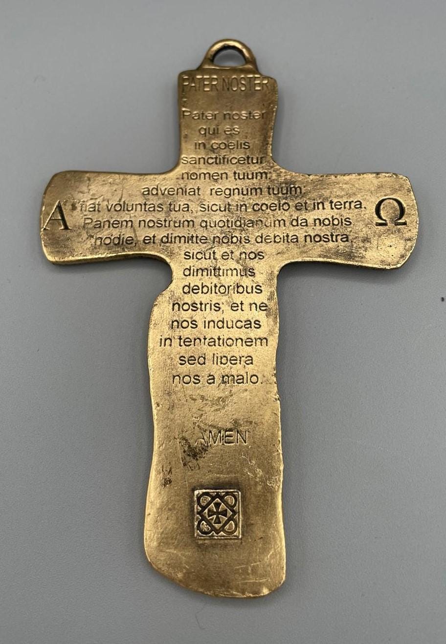 Crocifisso Santissima Trinità da muro in ottone dorato – 14 x 9 cm
