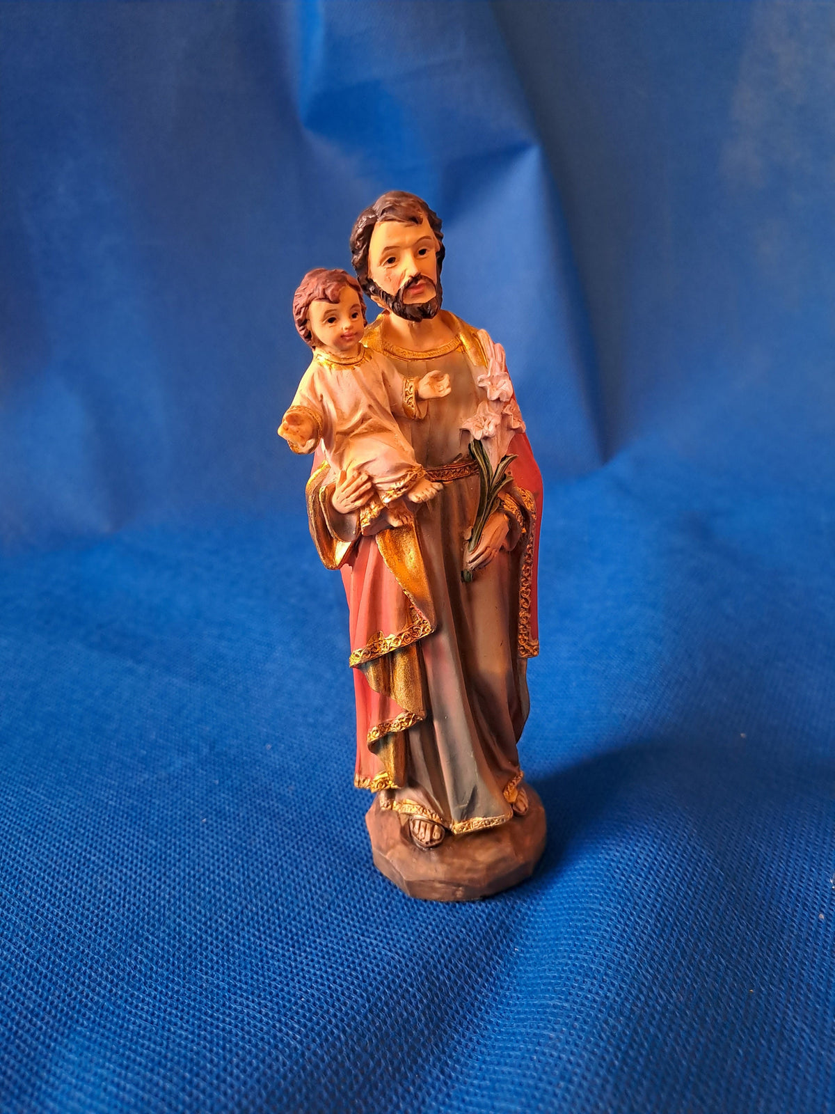 Statue Heiliger Josef und Jesuskind aus handbemaltem Kunstharz – 13 cm