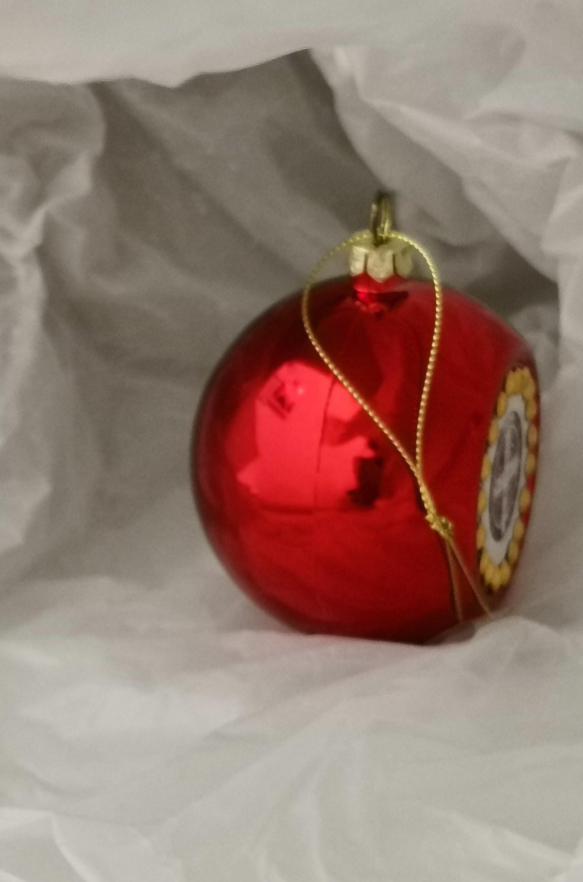 Pallina di Natale Rosa con Medaglia di San Benedetto