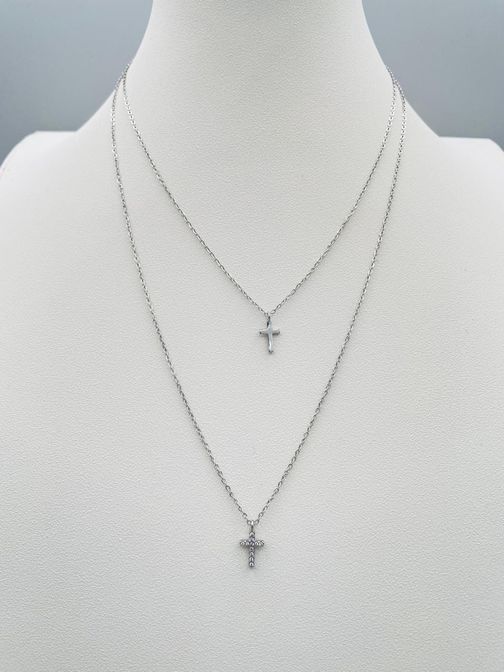 Collana multistrato color argento con due croci – cod. CAC-004