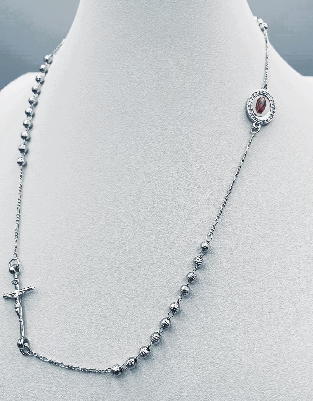 Collana stile rosario con crocifisso e medaglia sacra