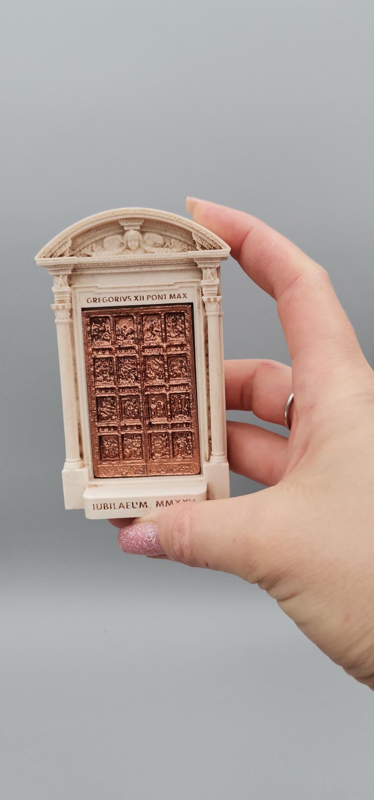 Heilige Pforte Jubiläum 2025 – Souvenir aus Marmor und Kunstharz, H 10 cm