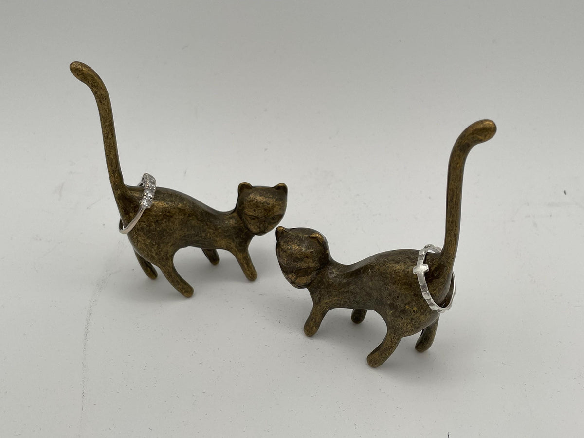 Coppia di gattini portanelli in ottone brunito – 6 cm