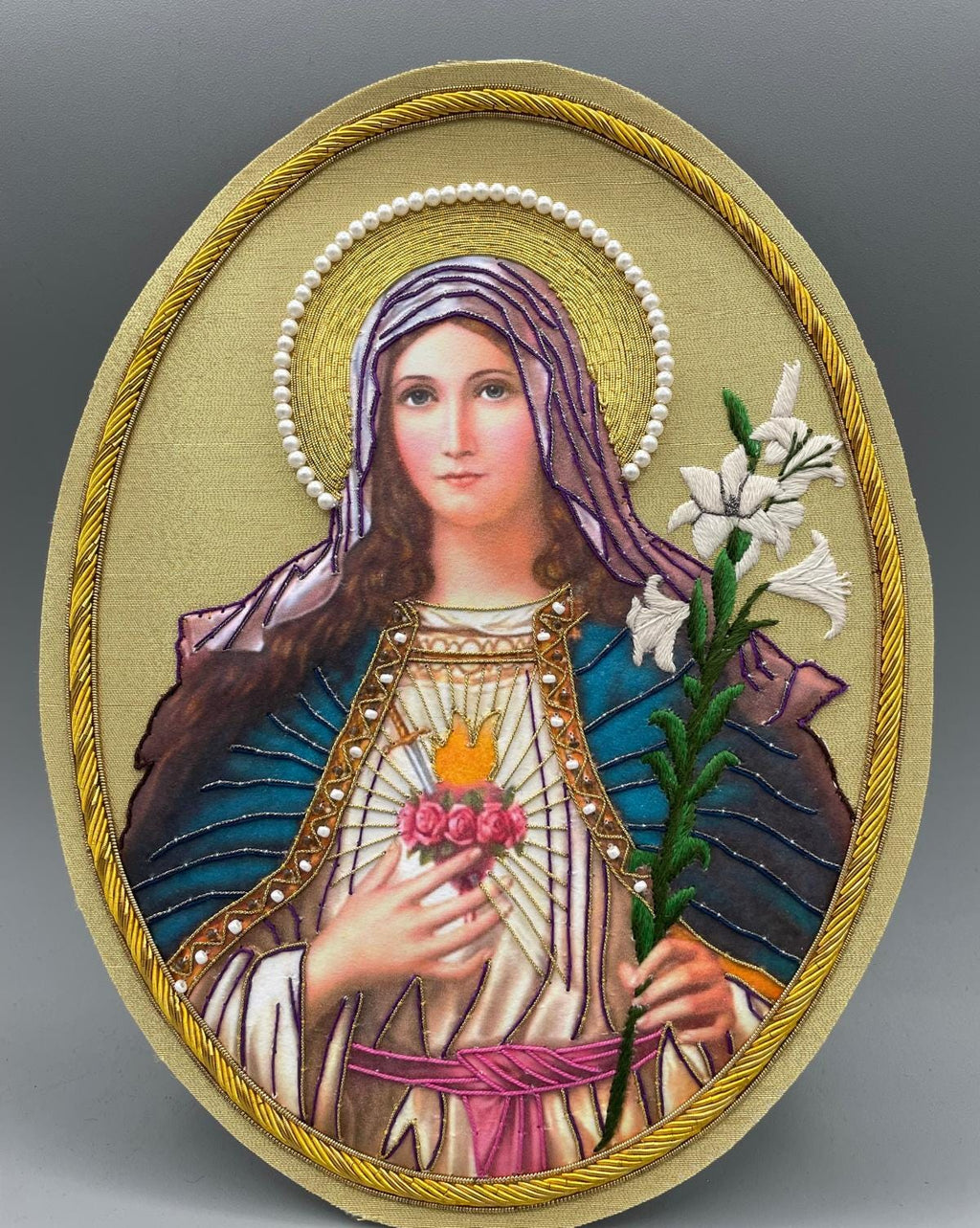 Icona quadro Sacro Ricamato – Madonna con Cuore Immacolato e Giglio