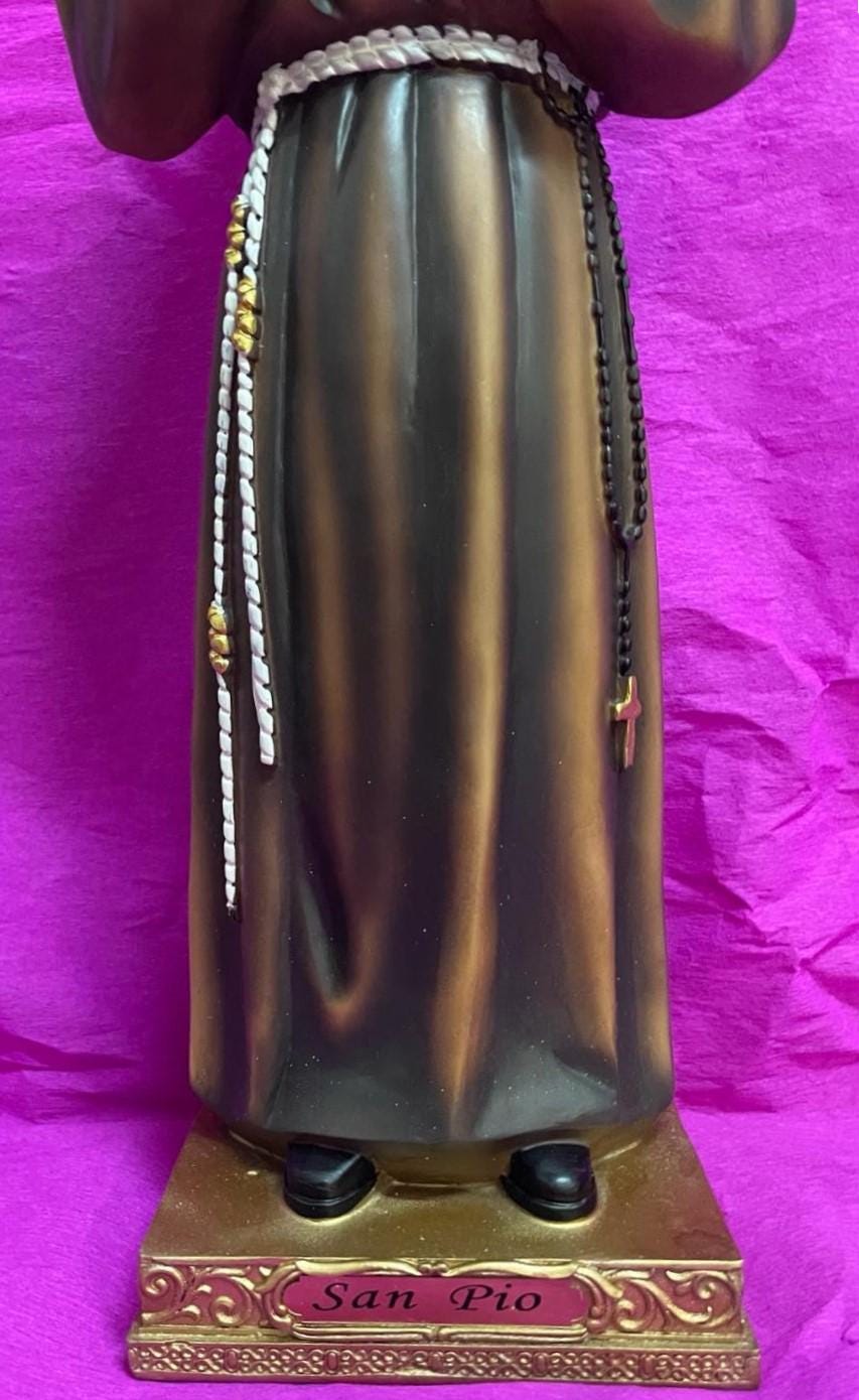 ピエトレルチーナの聖ピオ神父像（手塗りレジン製）– 43 cm
