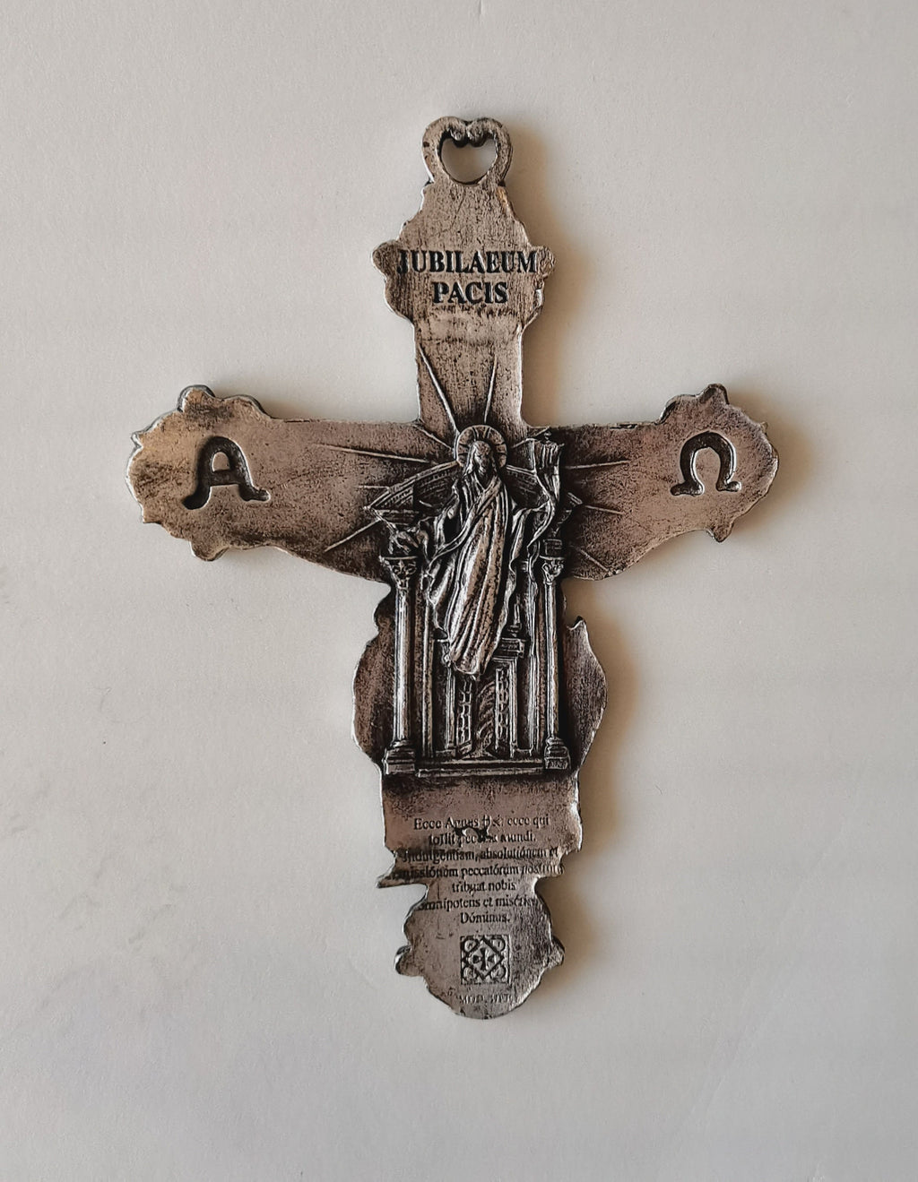 Crocifisso Jubileum Pacis con le quattro Basiliche di Roma – ottone argentato – 15 x 10 cm