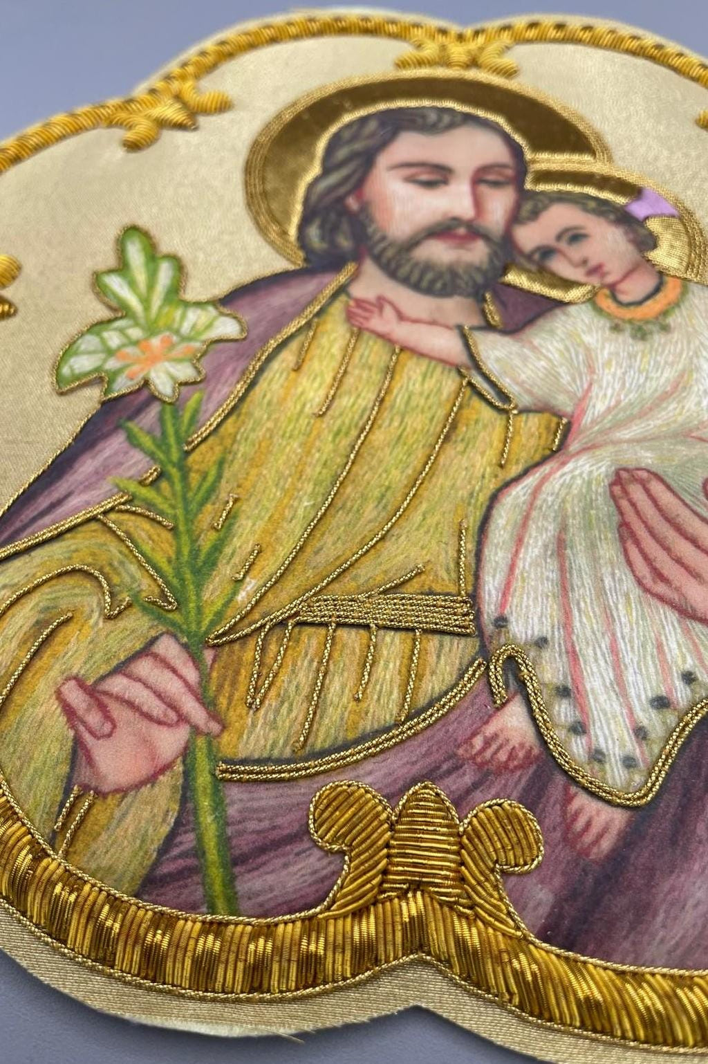 Icona San Giuseppe e Gesù Bambino con Giglio Ricamata in Filo Oro 21x21 cm