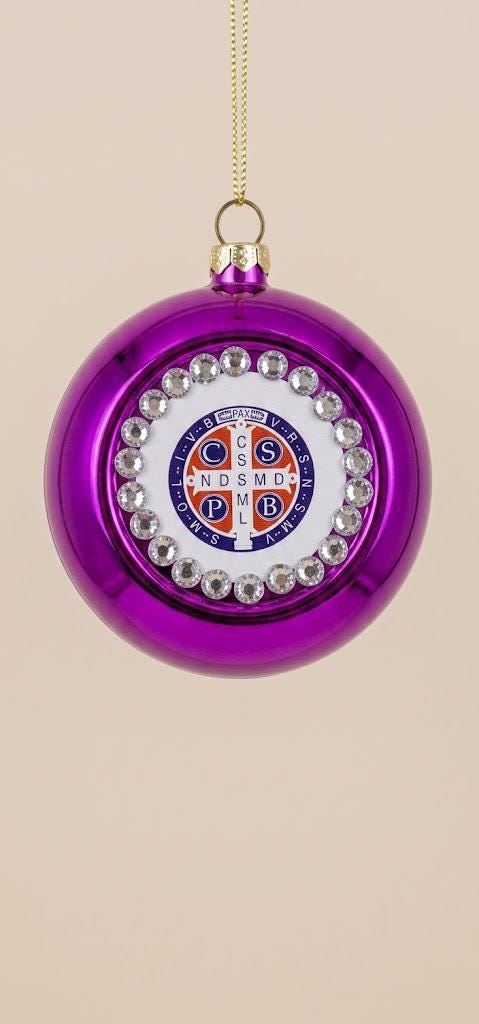 Pallina di Natale Viola con Medaglia di San Benedetto