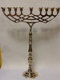 Chanukkiah da terra in ottone lucido a nove bracci – 48 x 58 cm