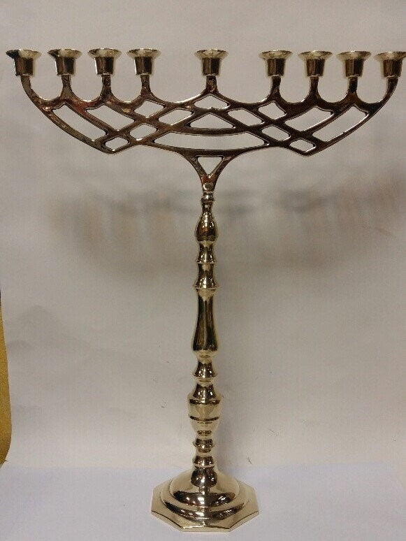 Chanukkiah da terra in ottone lucido a nove bracci – 48 x 58 cm