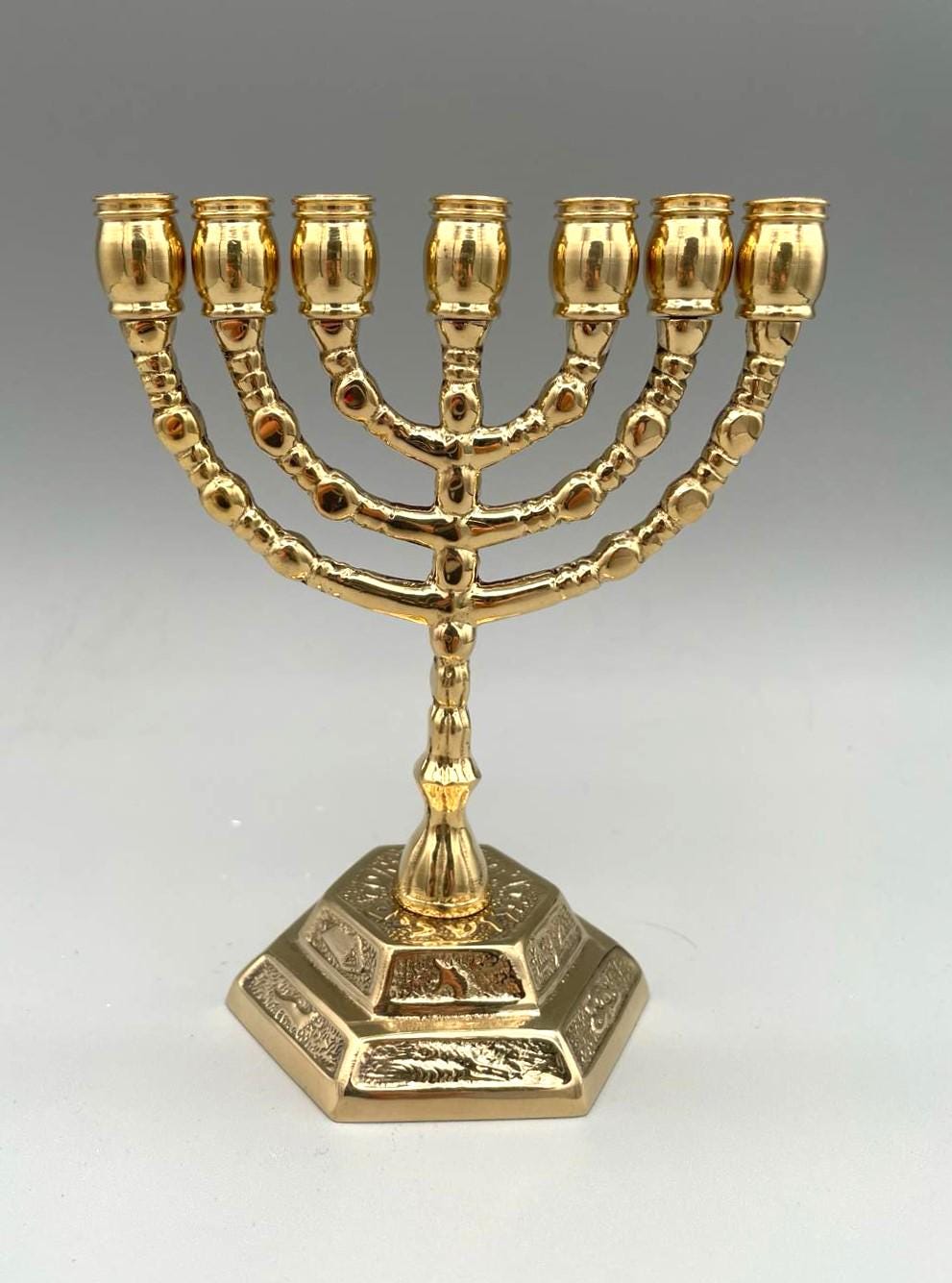 Menorah Vintage a Sette Bracci in Ottone Dorato – h 13 cm