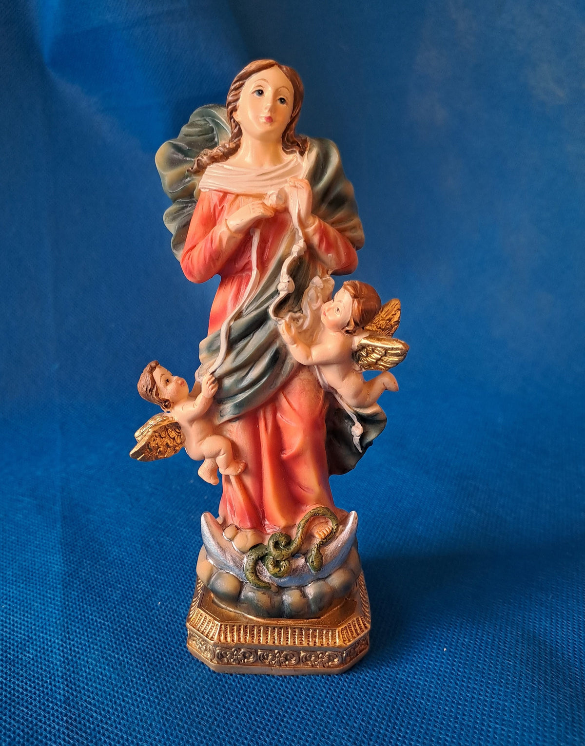 Statue der Knotenlösenden Muttergottes aus handbemaltem Kunstharz – 15 cm