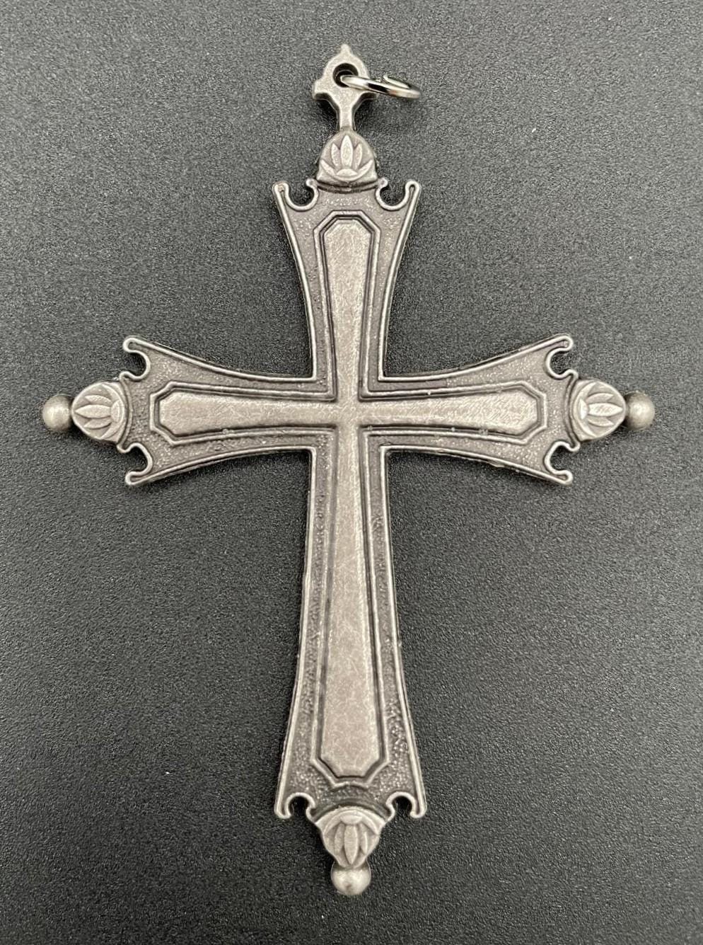 Croix pectorale du pape Léon XIV en argent ancien – 8 x 6 cm – 15 g