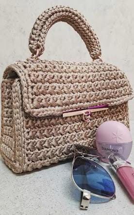 Borsa all'uncinetto fatta a mano – beige oro