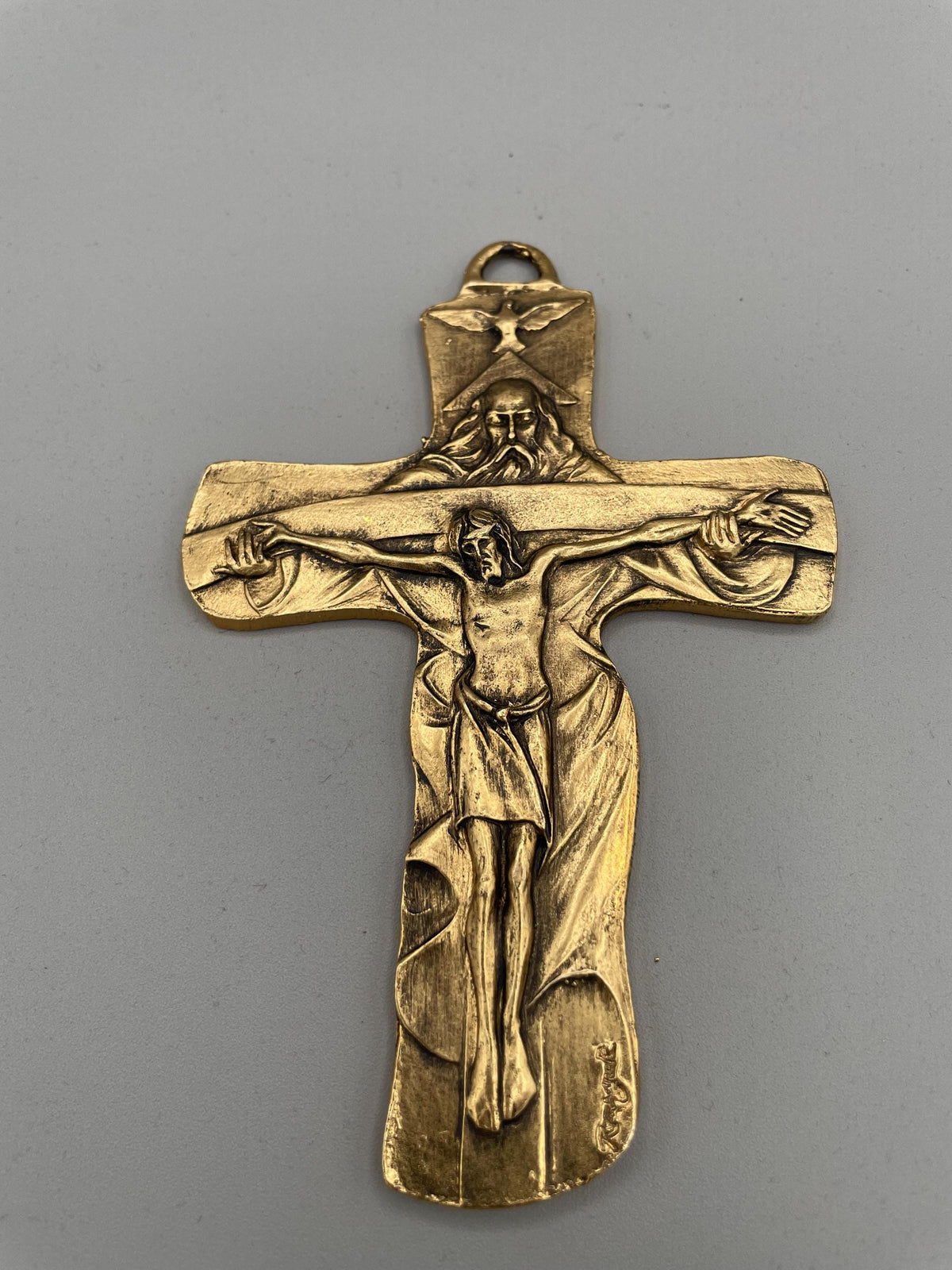 Crocifisso Santissima Trinità da muro in ottone dorato – 14 x 9 cm