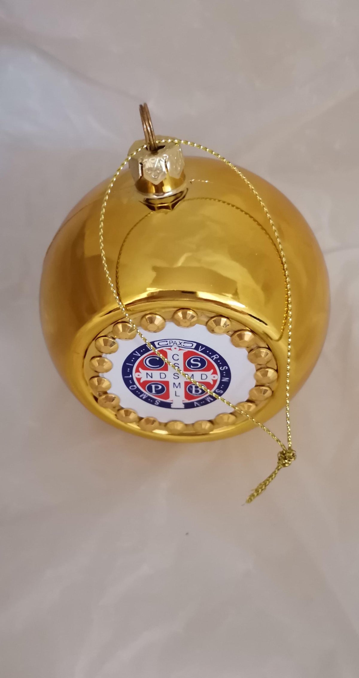 Pallina di Natale Oro con Medaglia di San Benedetto