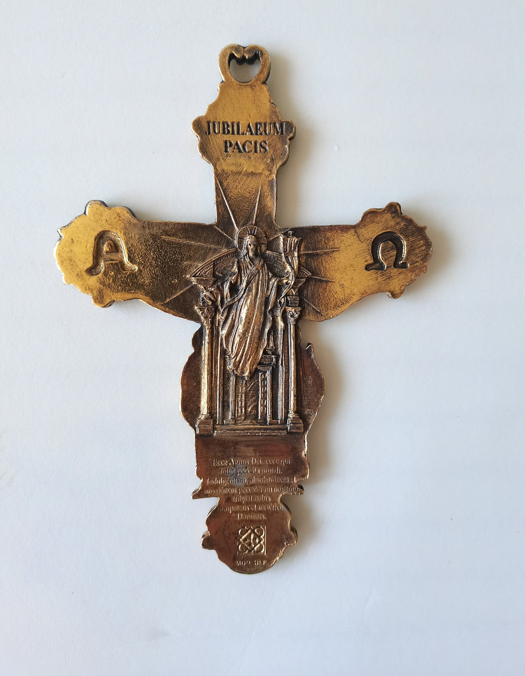 Crocifisso Jubileum Pacis con le quattro Basiliche di Roma – ottone dorato – 15 x 10 cm