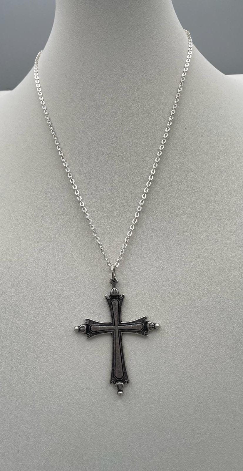 Catenina unisex in argento 46 cm con croce effetto antico 8 x 6 cm