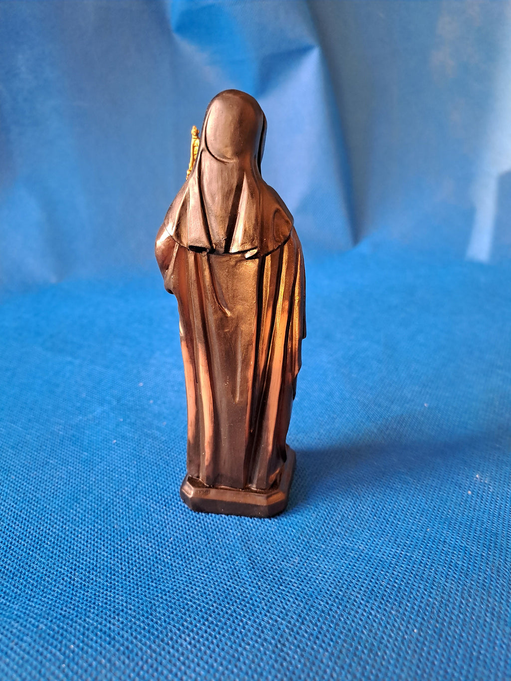 Statue de Sainte Claire d'Assise en résine peinte à la main – 12 cm