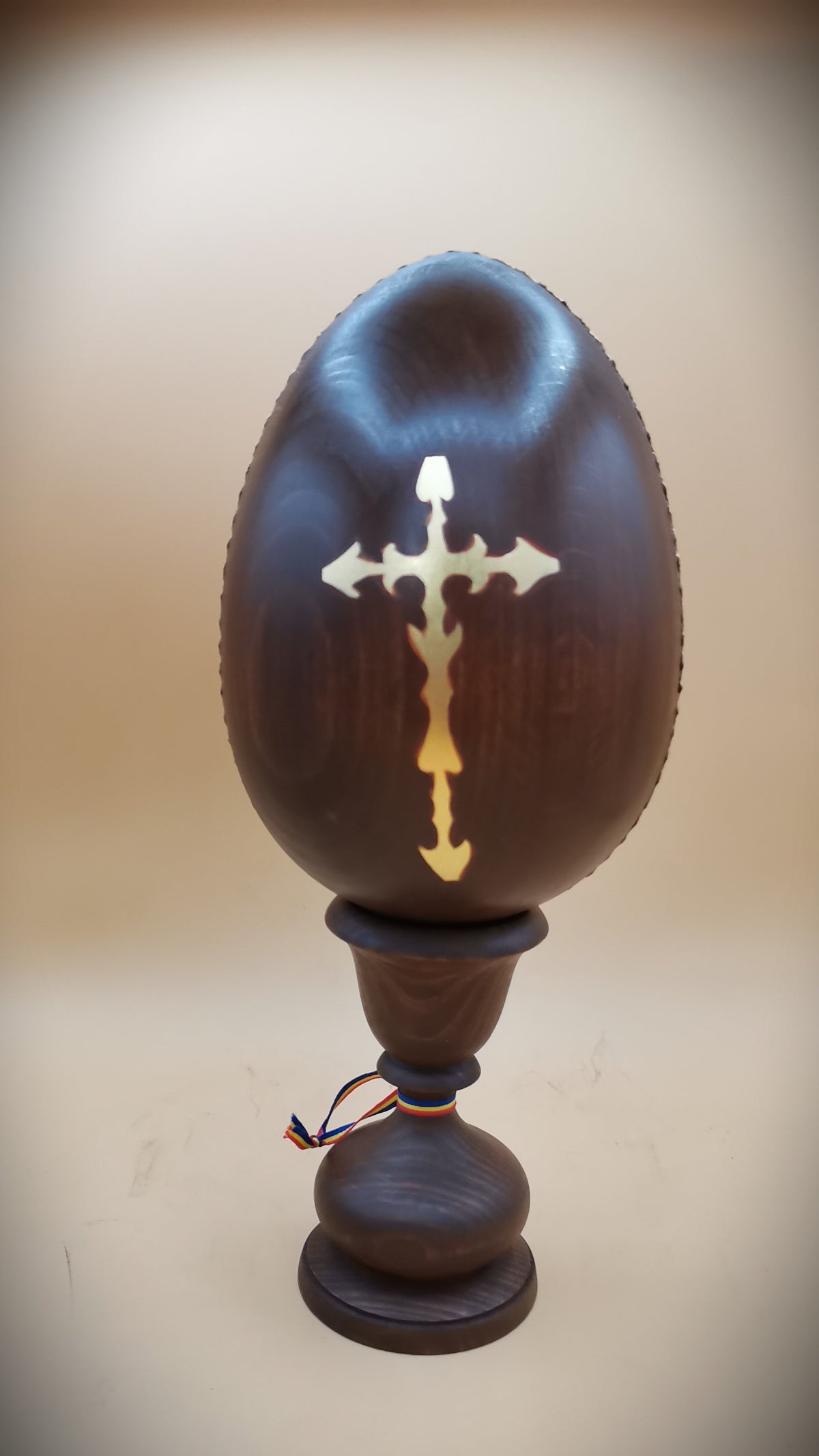 Sacred Egg Icon in Wood with Christ Pantocrator – Hand-Painted, H 28 cm