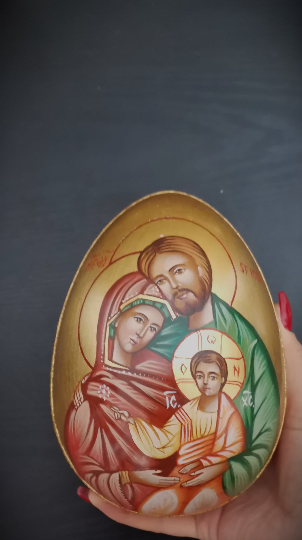 Icono Sagrado Huevo de Madera con Sagrada Familia – Pintado a Mano, altura 28 cm