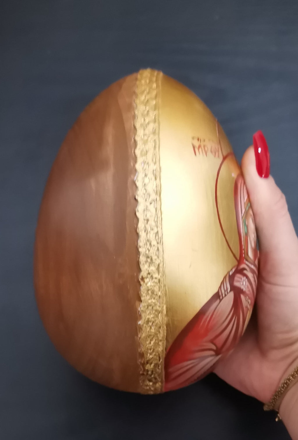 Icono Sagrado Huevo de Madera con Sagrada Familia – Pintado a Mano, altura 28 cm