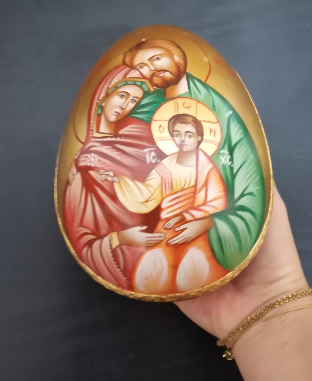 Icono Sagrado Huevo de Madera con Sagrada Familia – Pintado a Mano, altura 28 cm