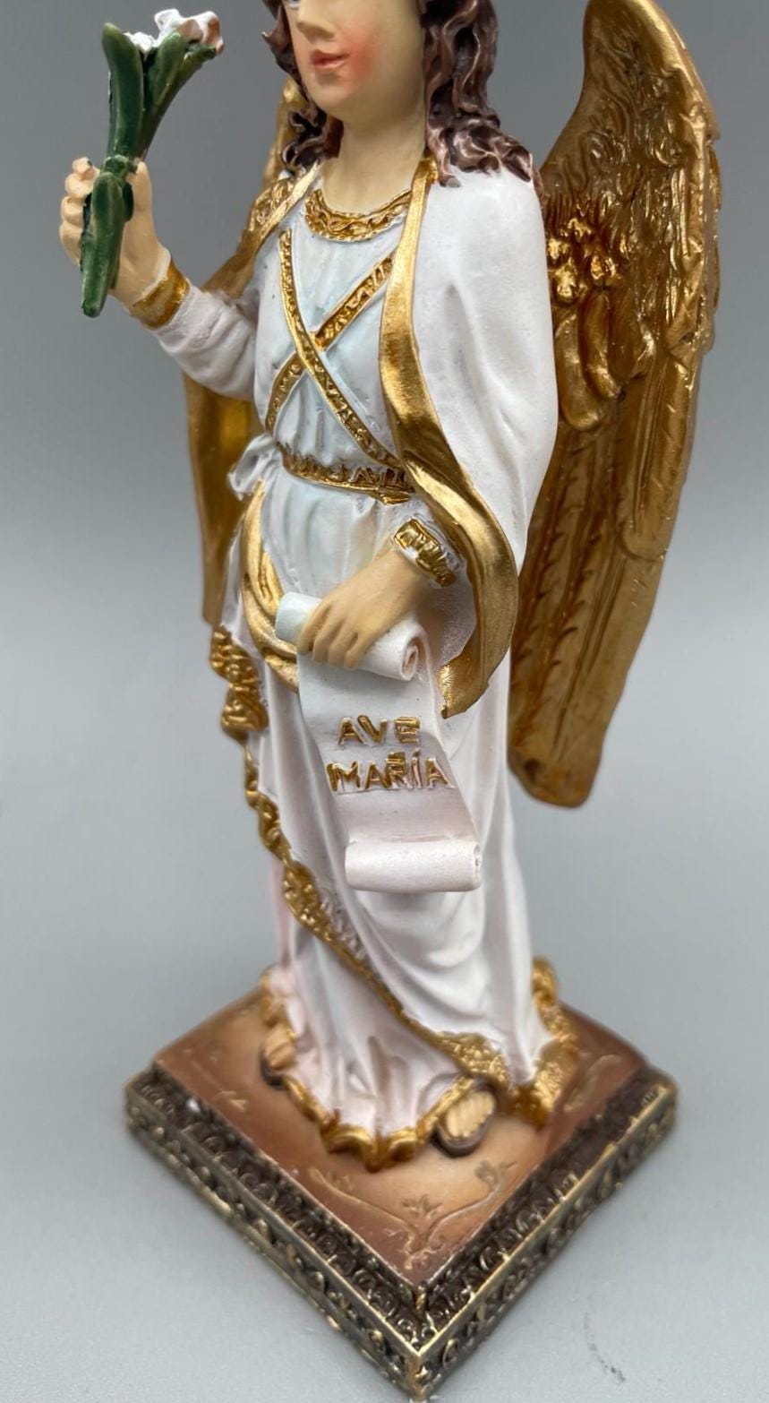 Statue Erzengel Gabriel mit Lilie und Spruchband „Ave Maria“ – 14,5 cm