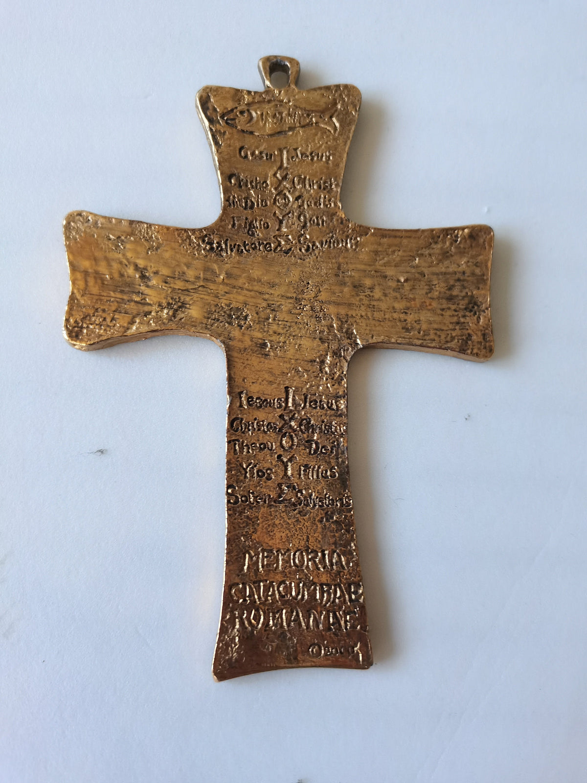 Crocifisso Memoria Catacombe Trinità da muro in ottone dorato – 14 x 9 cm