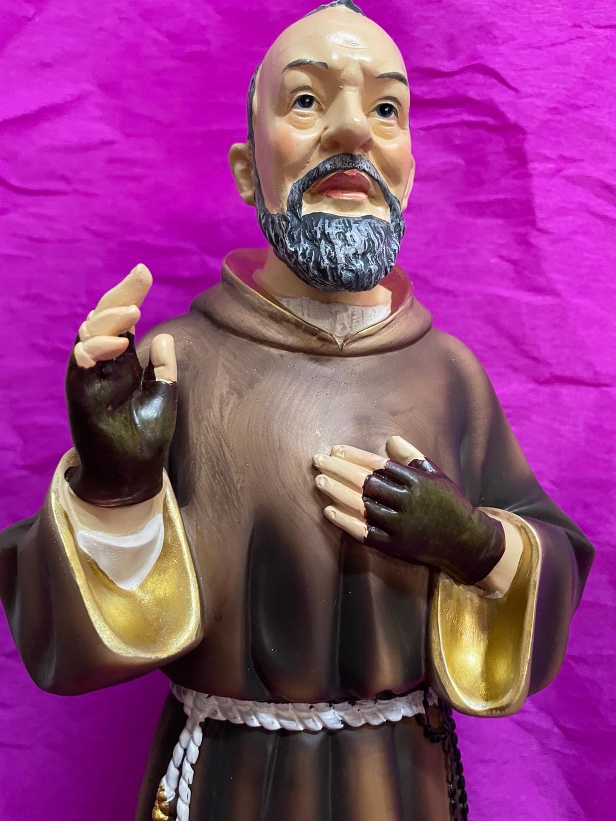 ピエトレルチーナの聖ピオ神父像（手塗りレジン製）– 43 cm
