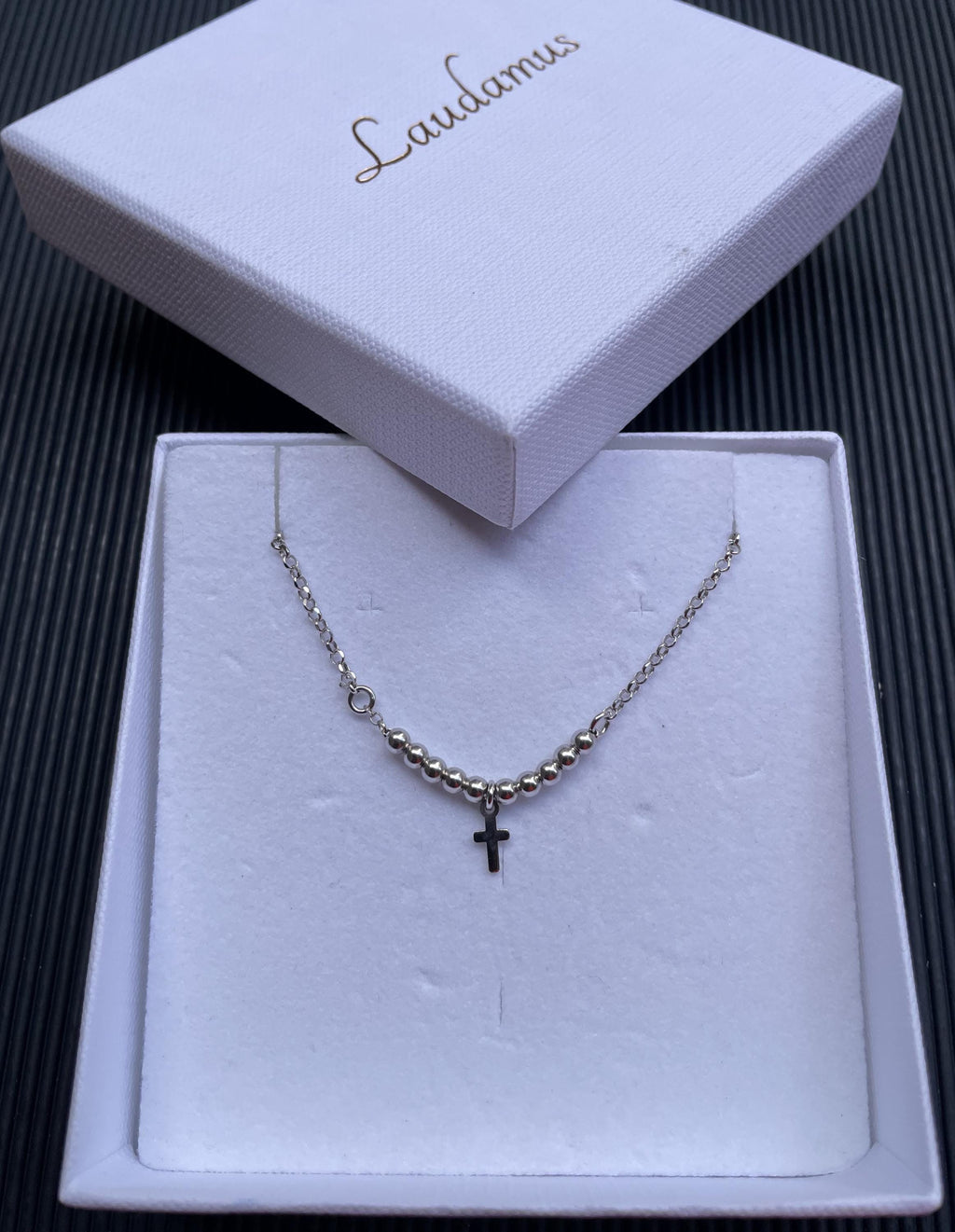 Bracciale in argento con croce e palline