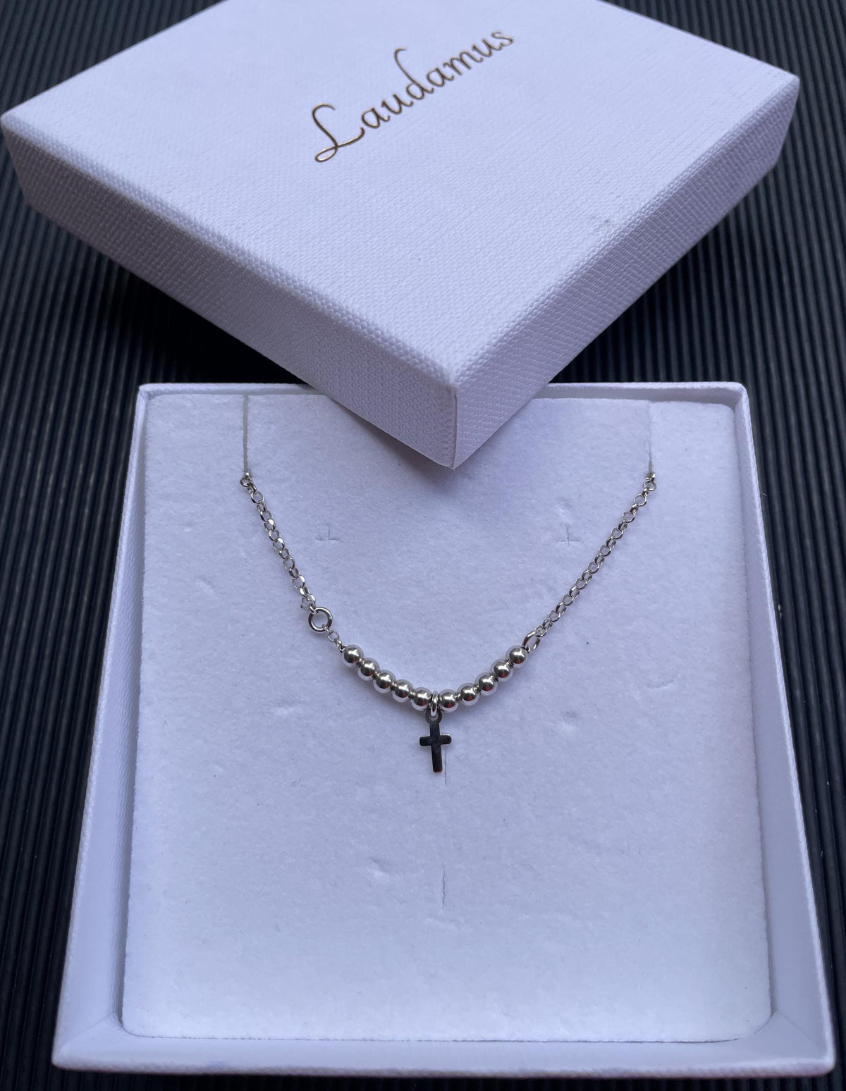 Bracciale in argento con croce e palline